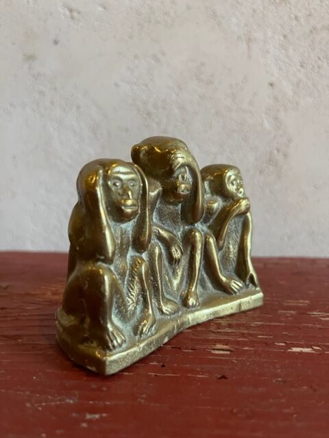 Bronze statue of the three monkeys 1940/50