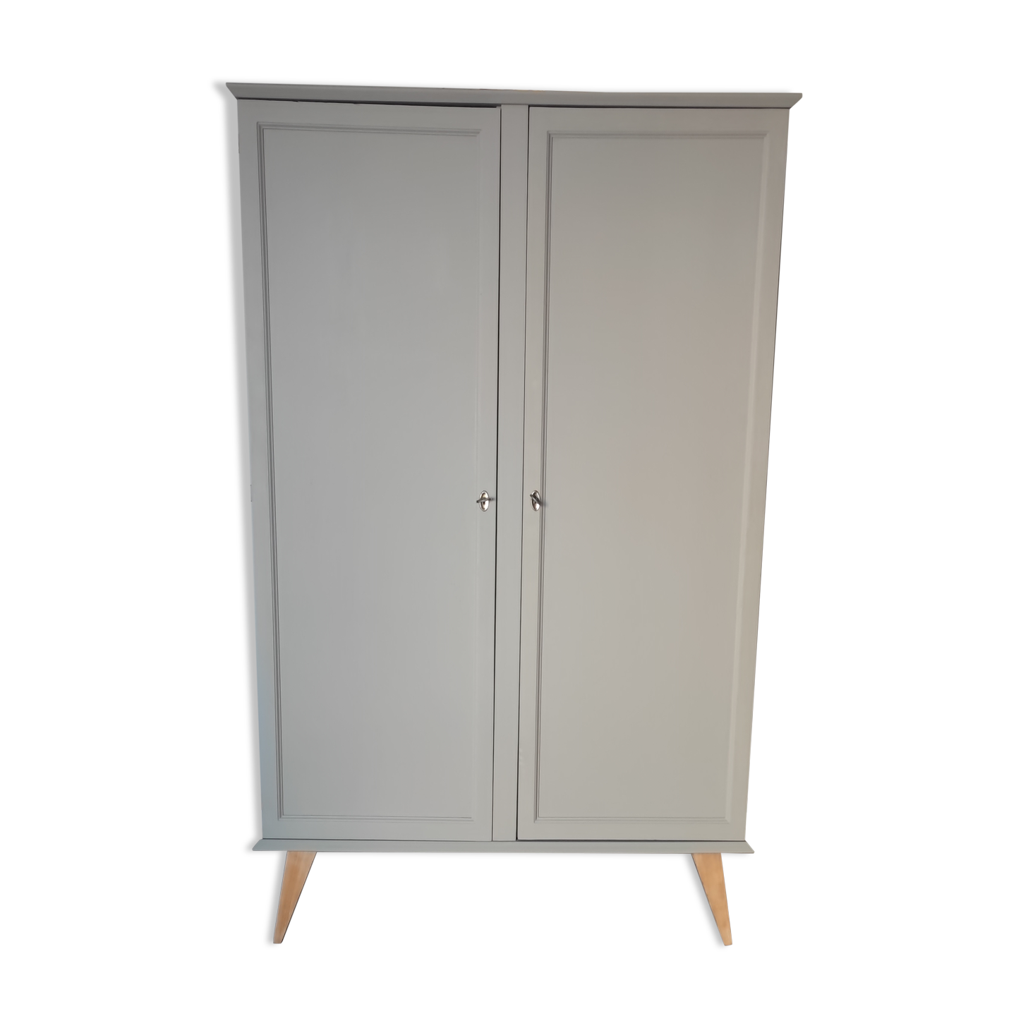 Wardrobe feet compass year 70