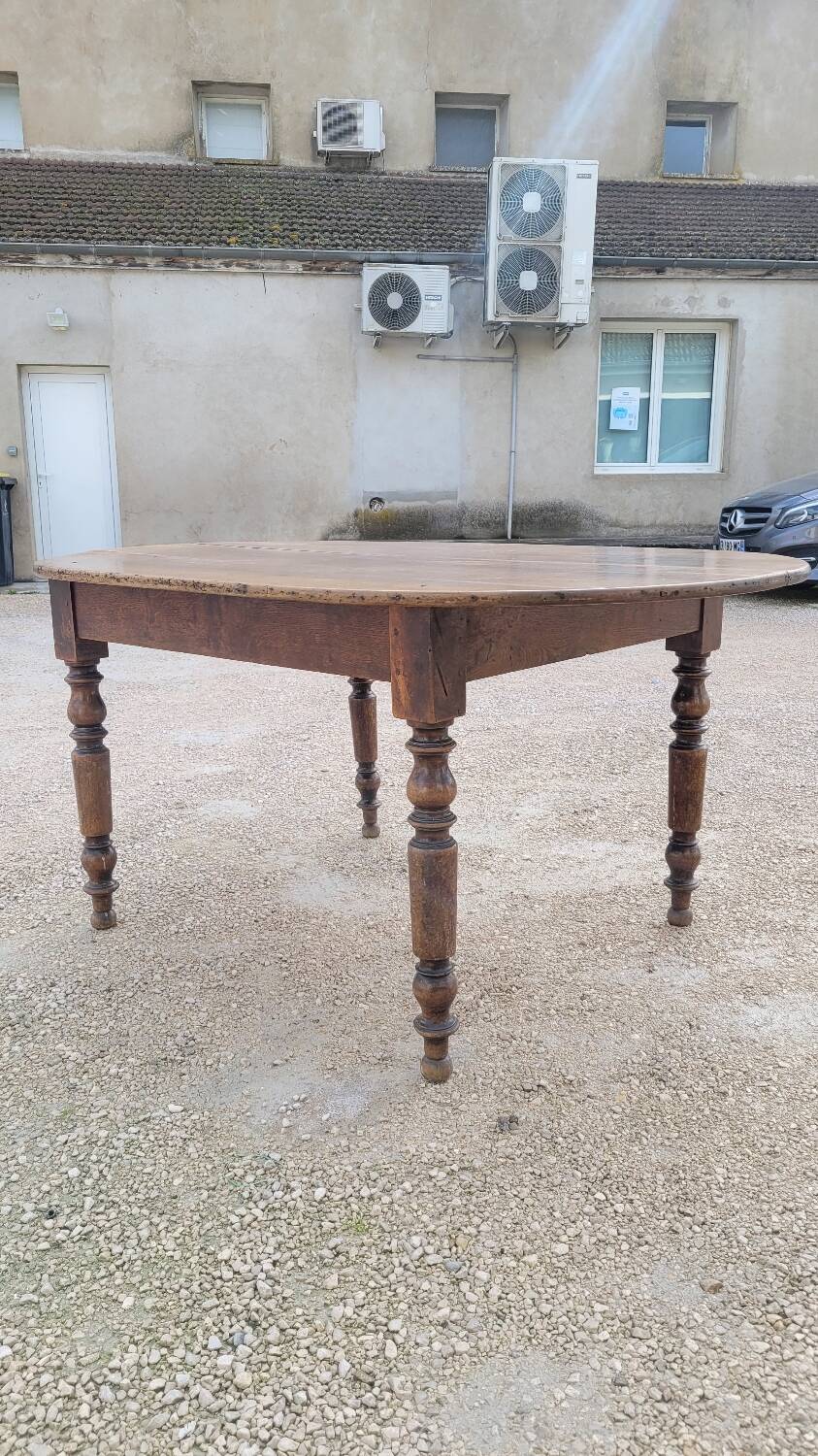 Oval Burgundy Farm Table in solid oak 19th