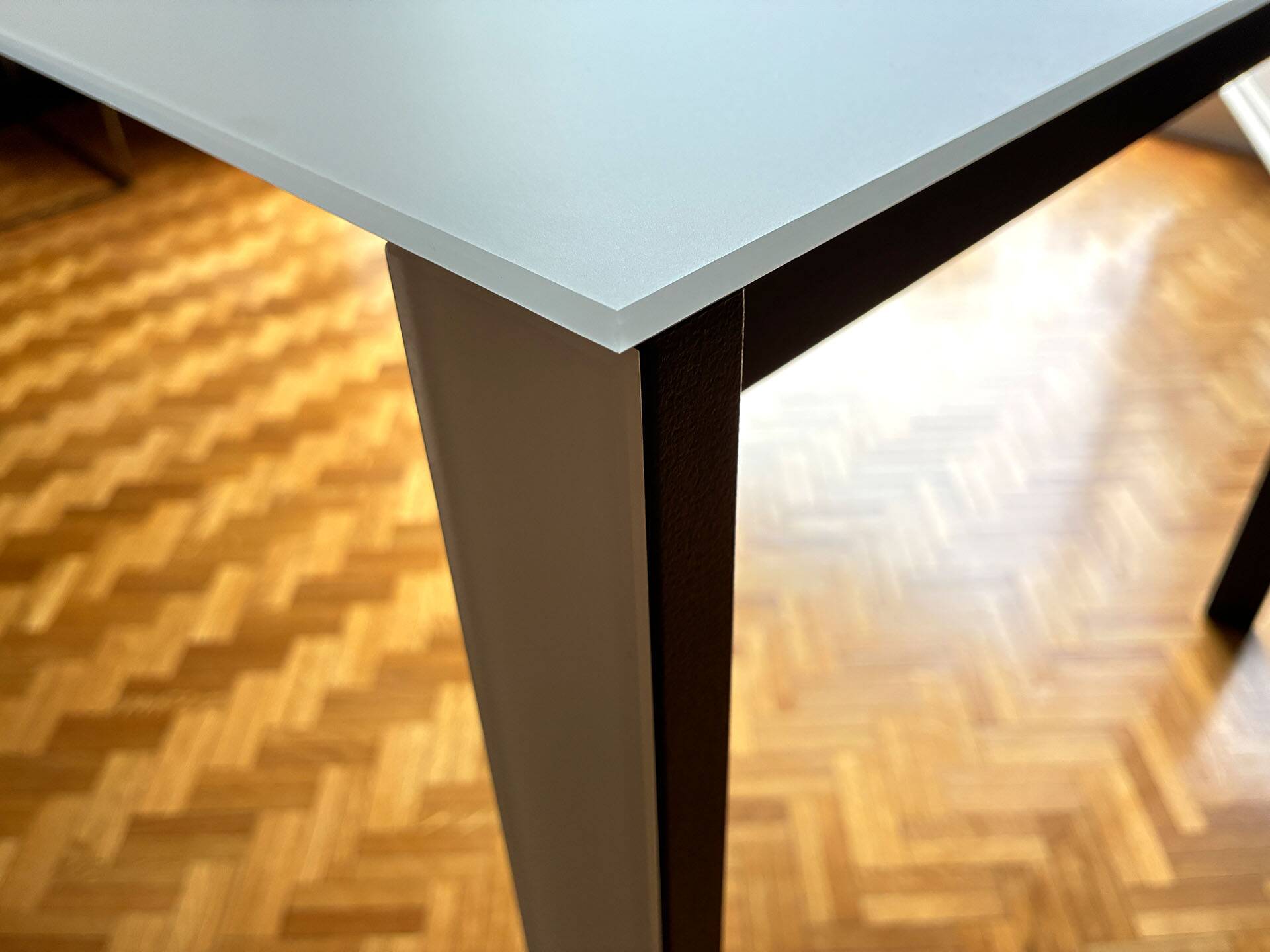 Table extensible Thin-K verre dépoli blanc