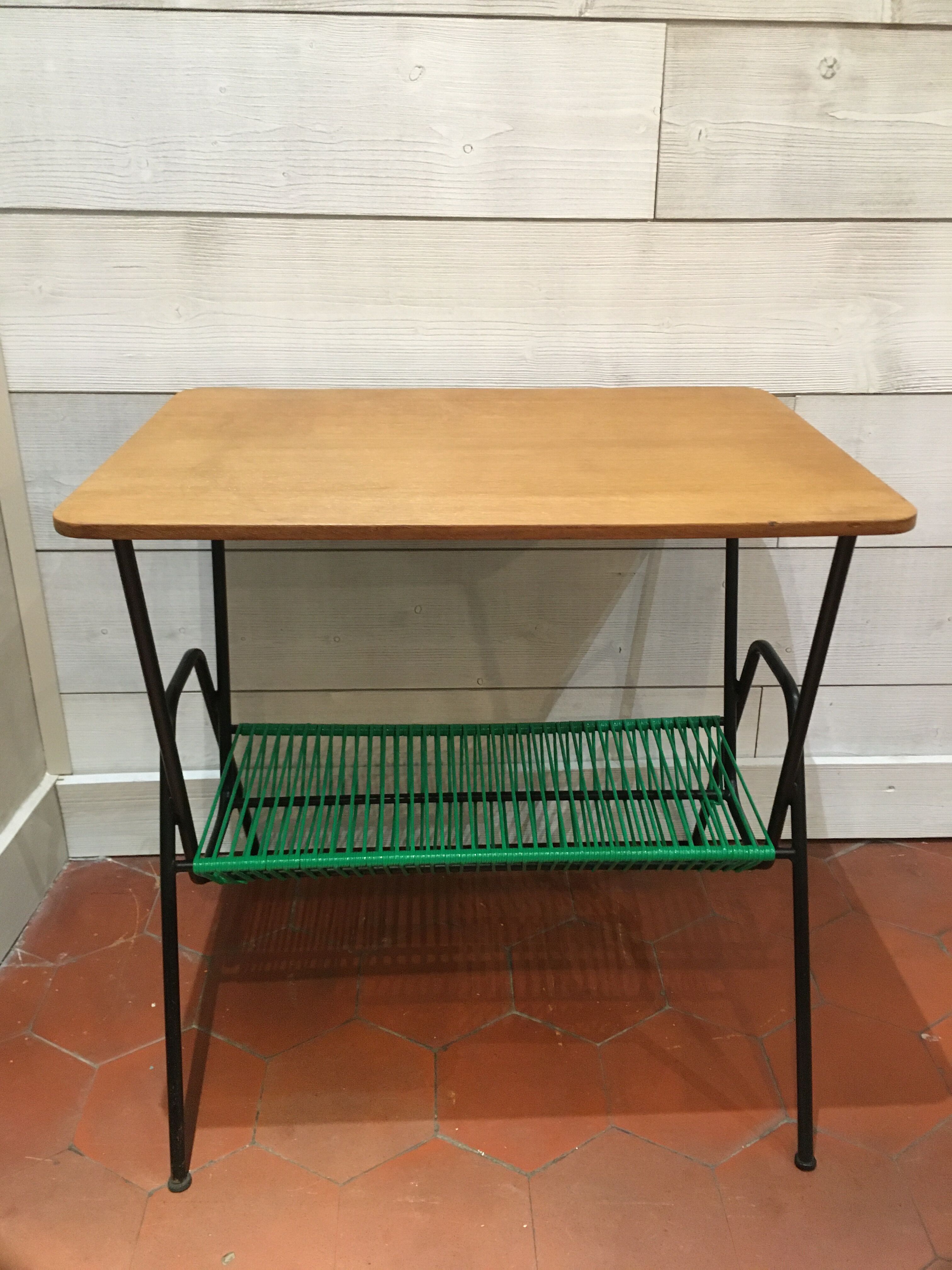 Scoubidou vinyl holder table