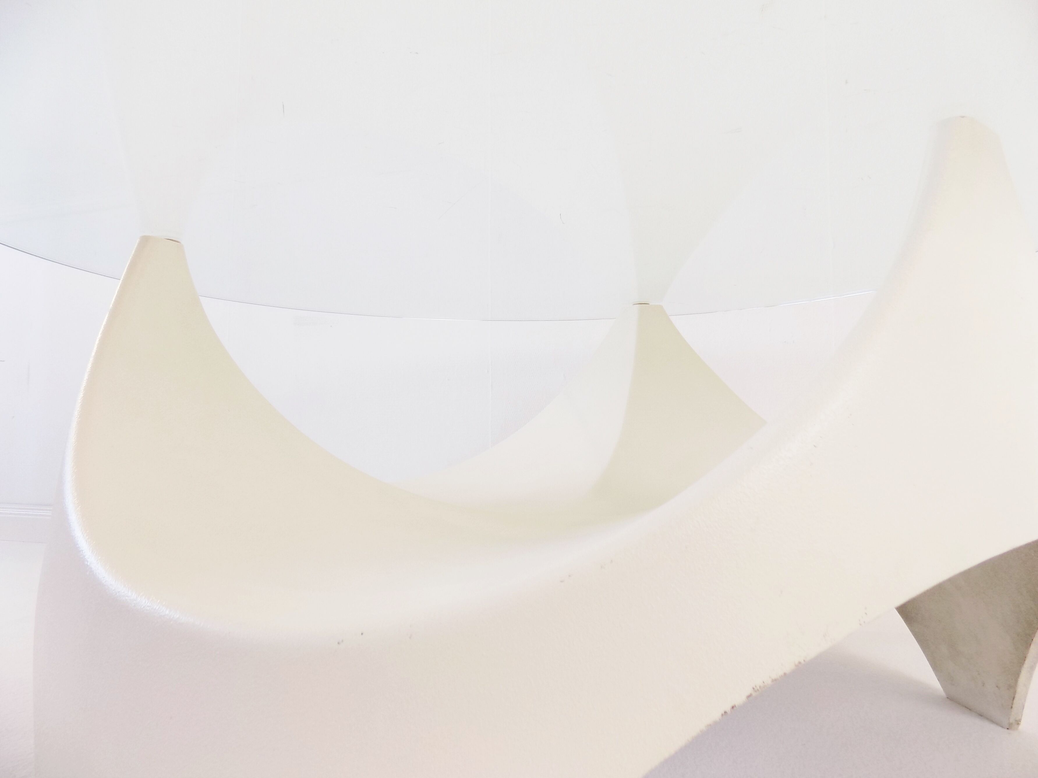 Table en verre opale années 1960