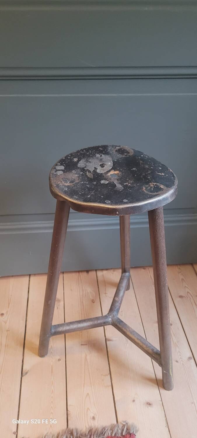 Tripod stool
