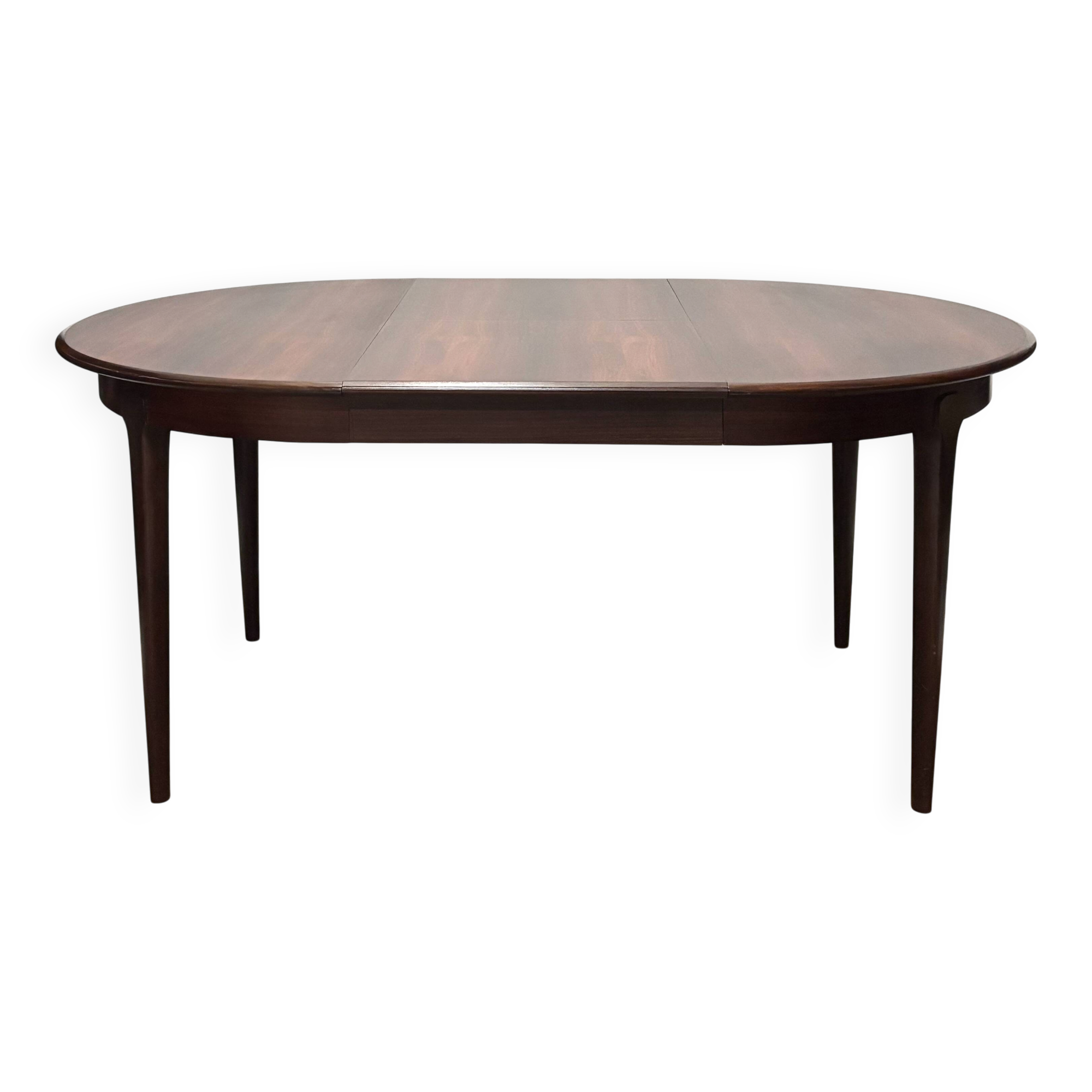 Extendable dining table in Rio rosewood.