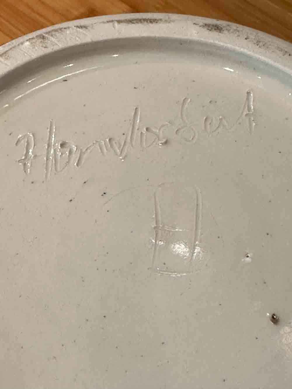 Enameled stoneware pot with lid