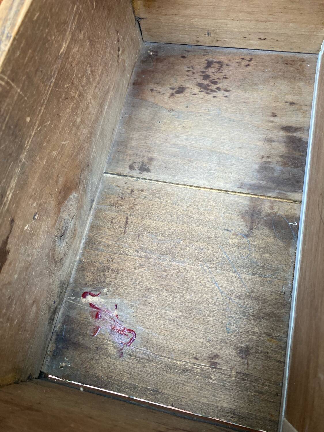 Antique chest of drawers