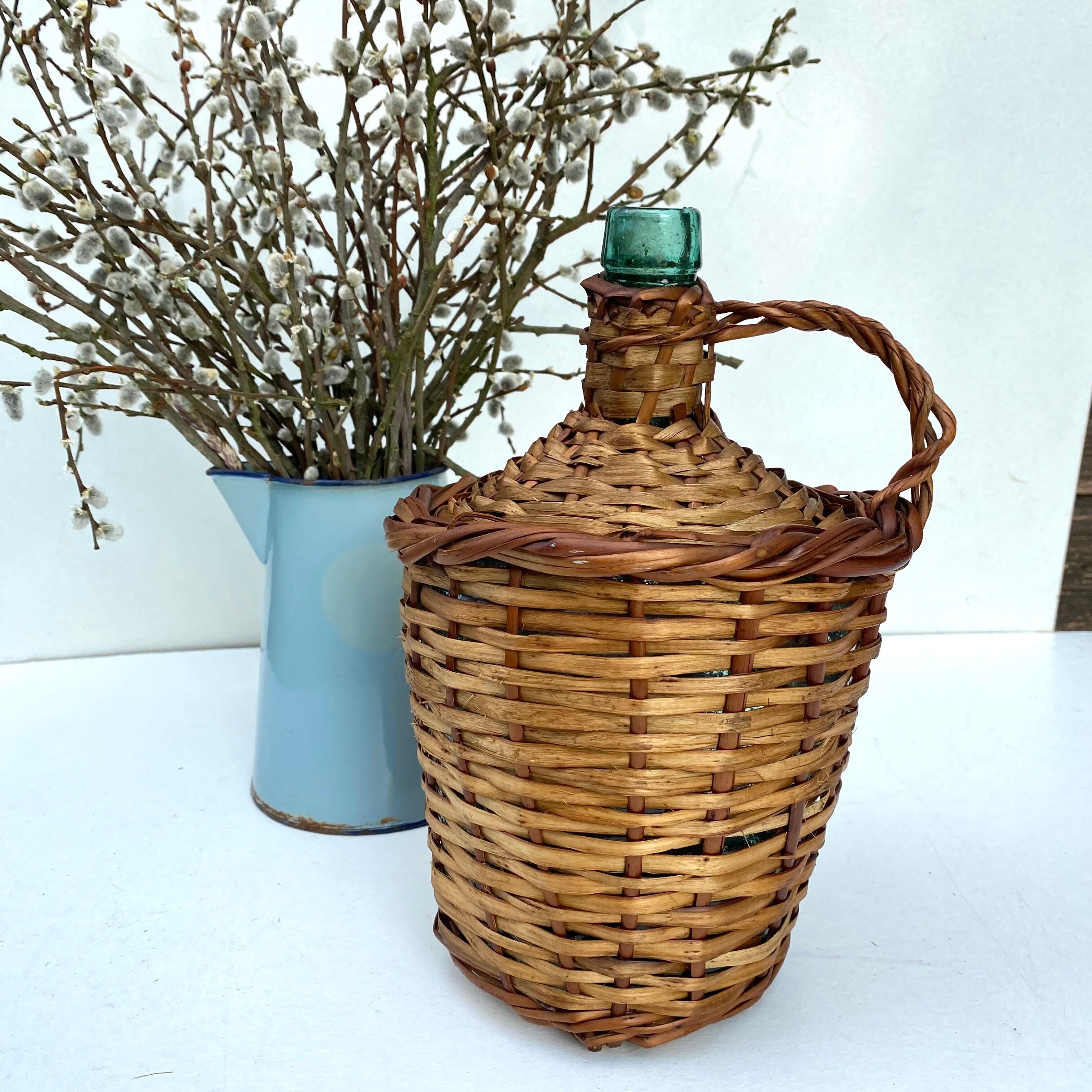 Demijohn with wicker
