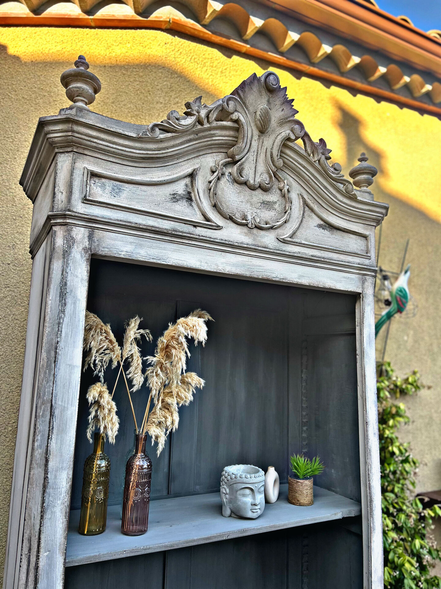 Patinated Tuscan-style bonnetière