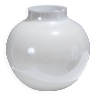 Vase boule en verre blanc opalescent, 1960s