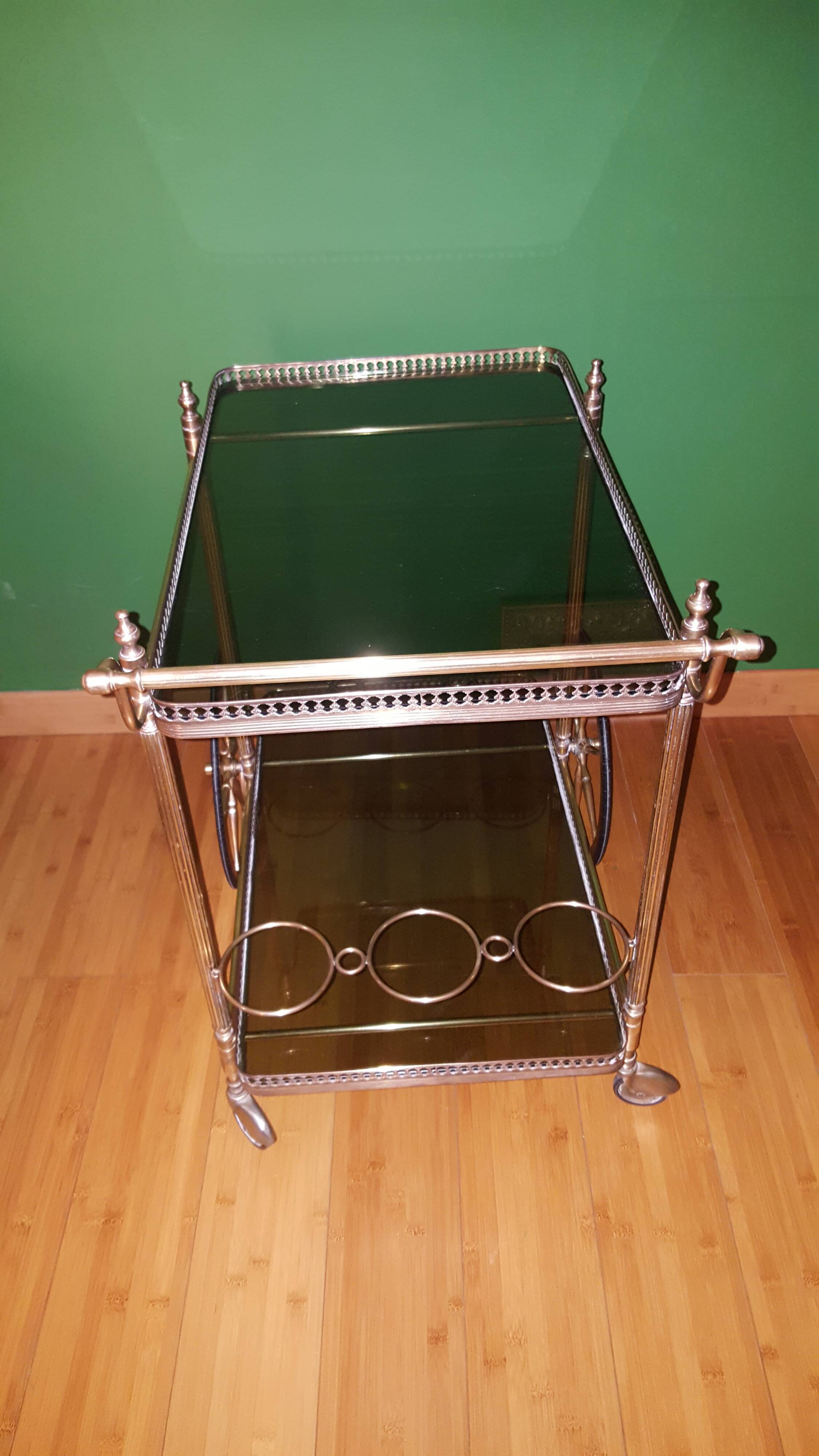 Rolling trolley with wheels