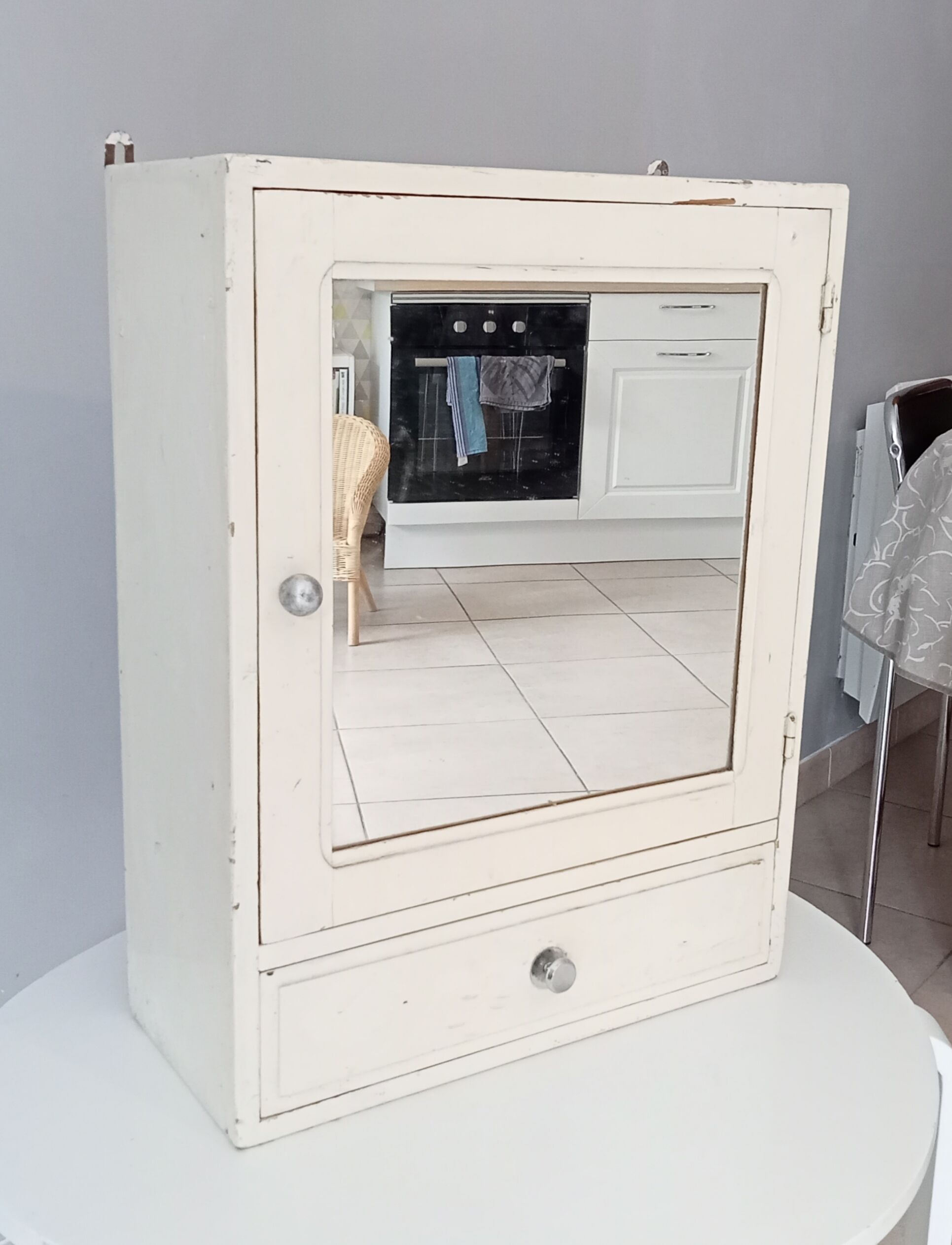 Vintage medicine cabinet 50s