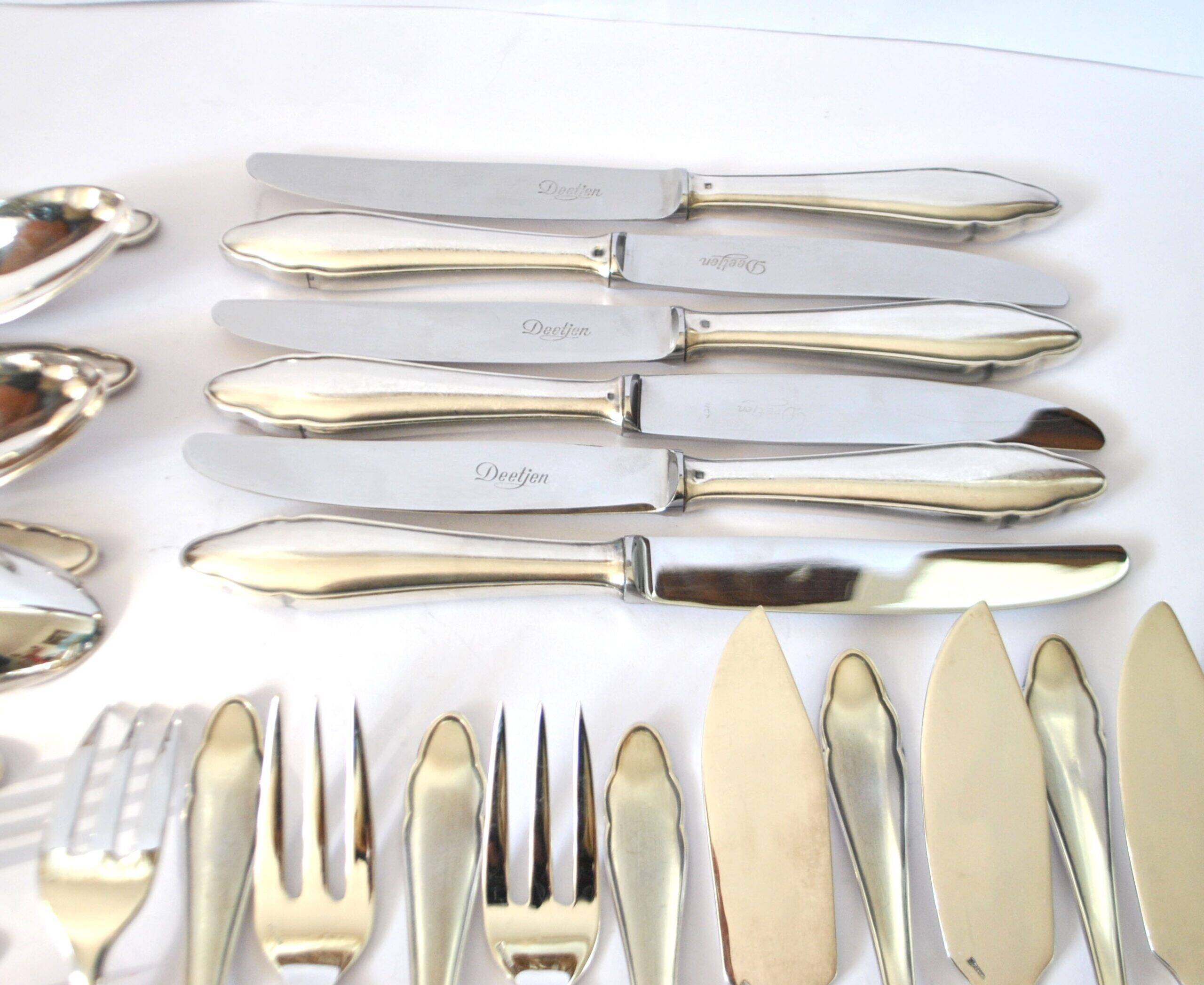 DEETJEN 30-piece modernist cutlery set with scalloped edges