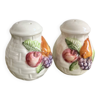 Salt and pepper shaker set