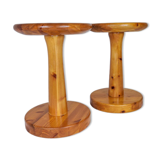 Pair of modern minimalist Scandinavian stools in pine, Sweden, 1970s.