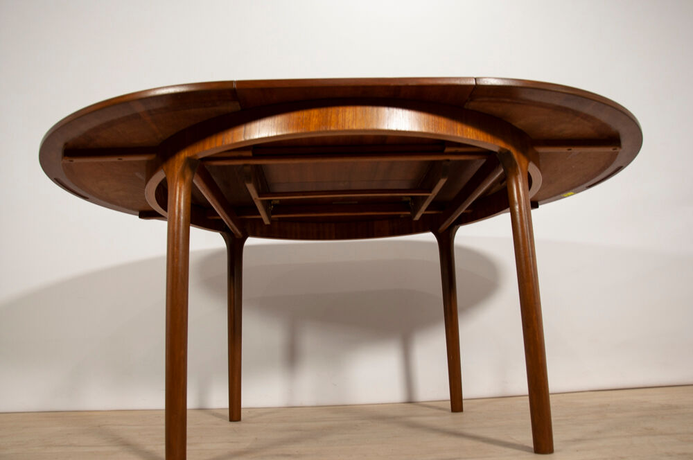 Round vintage extendable dining table from Mcintosh