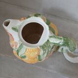 Théière ancienne en barbotine