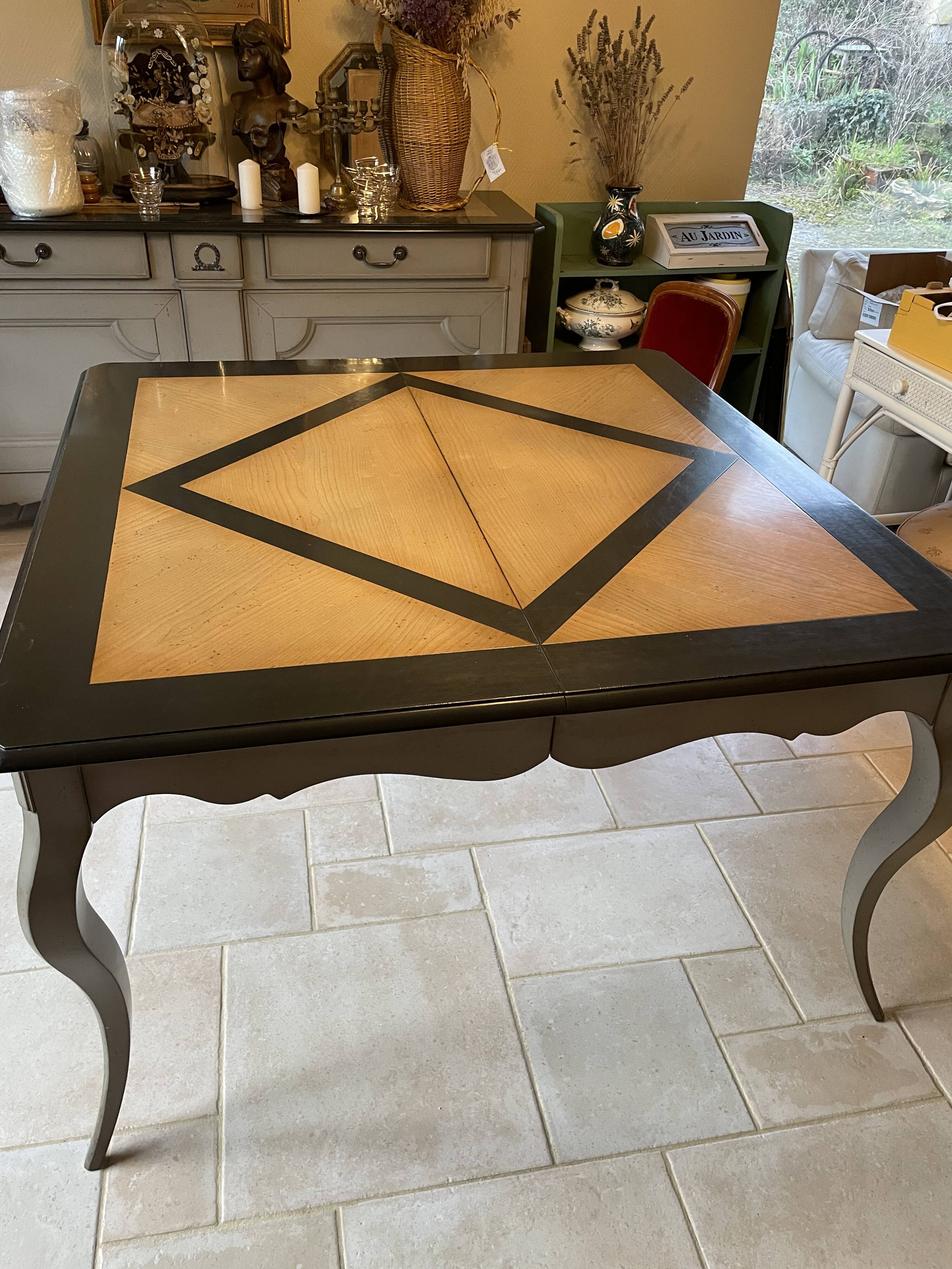Extendable table