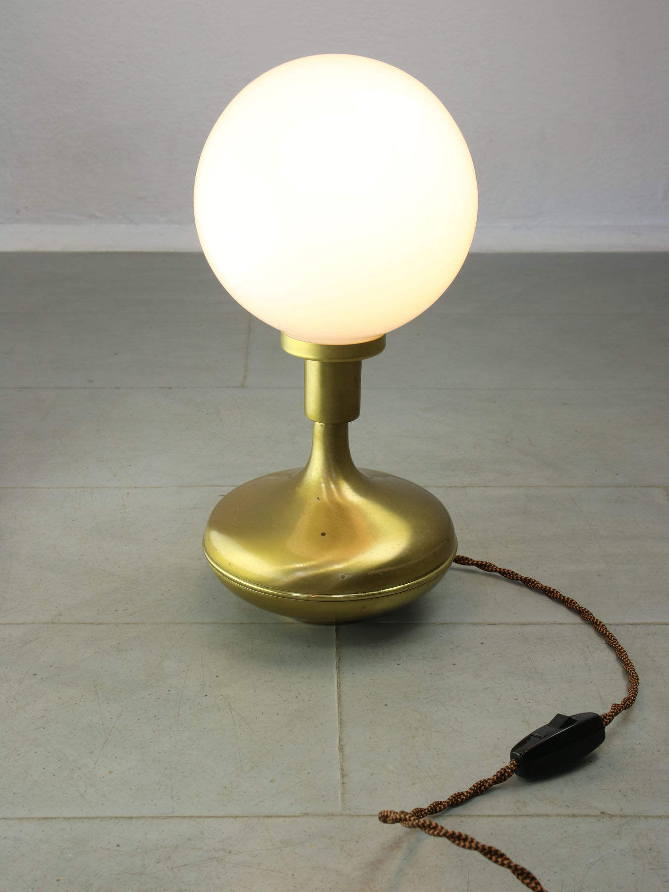 Italian mid-century modern brass & opaline glass table lamp