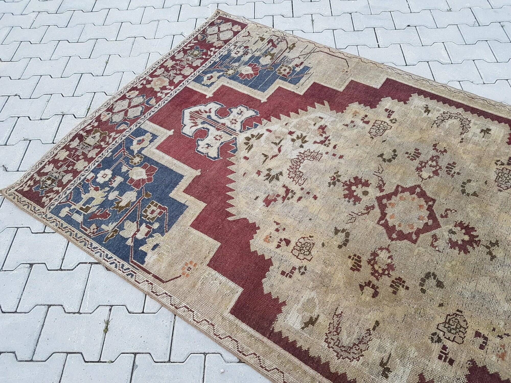 Vintage handmade Turkish rug 140x272 cm