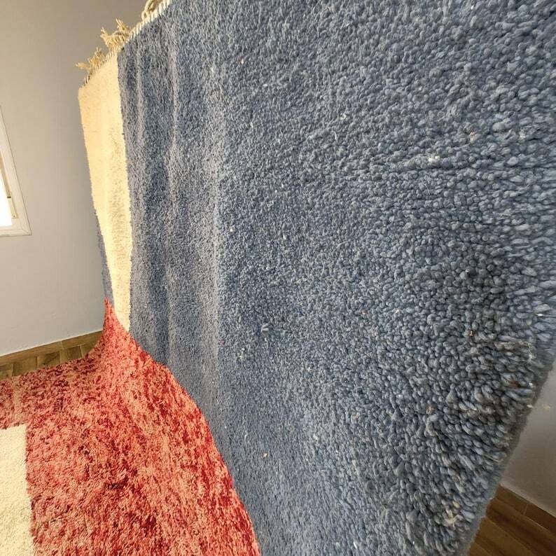 Tapis marocain écru à motifs colorés