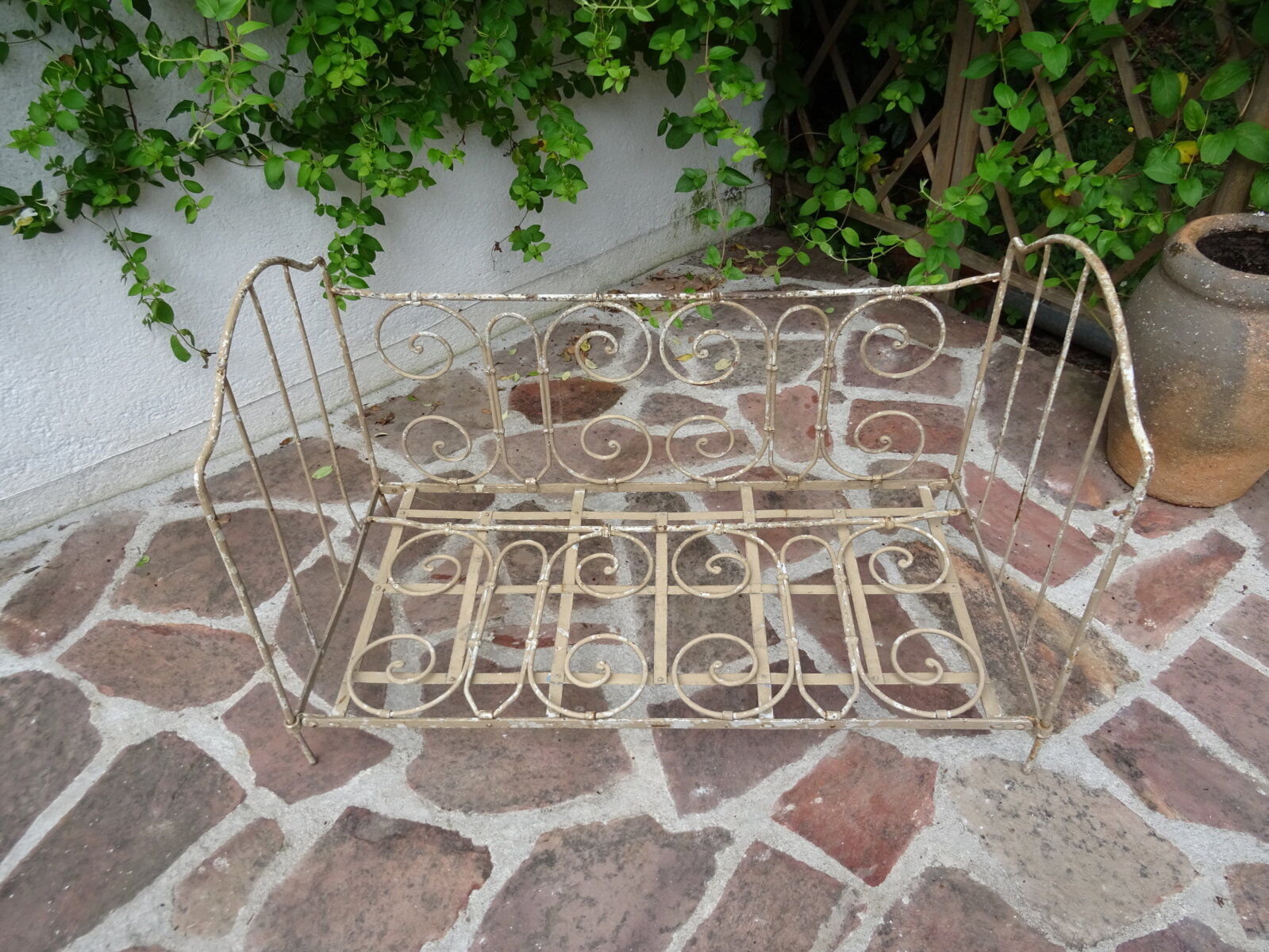 Lit banquette pliant en fer forgé