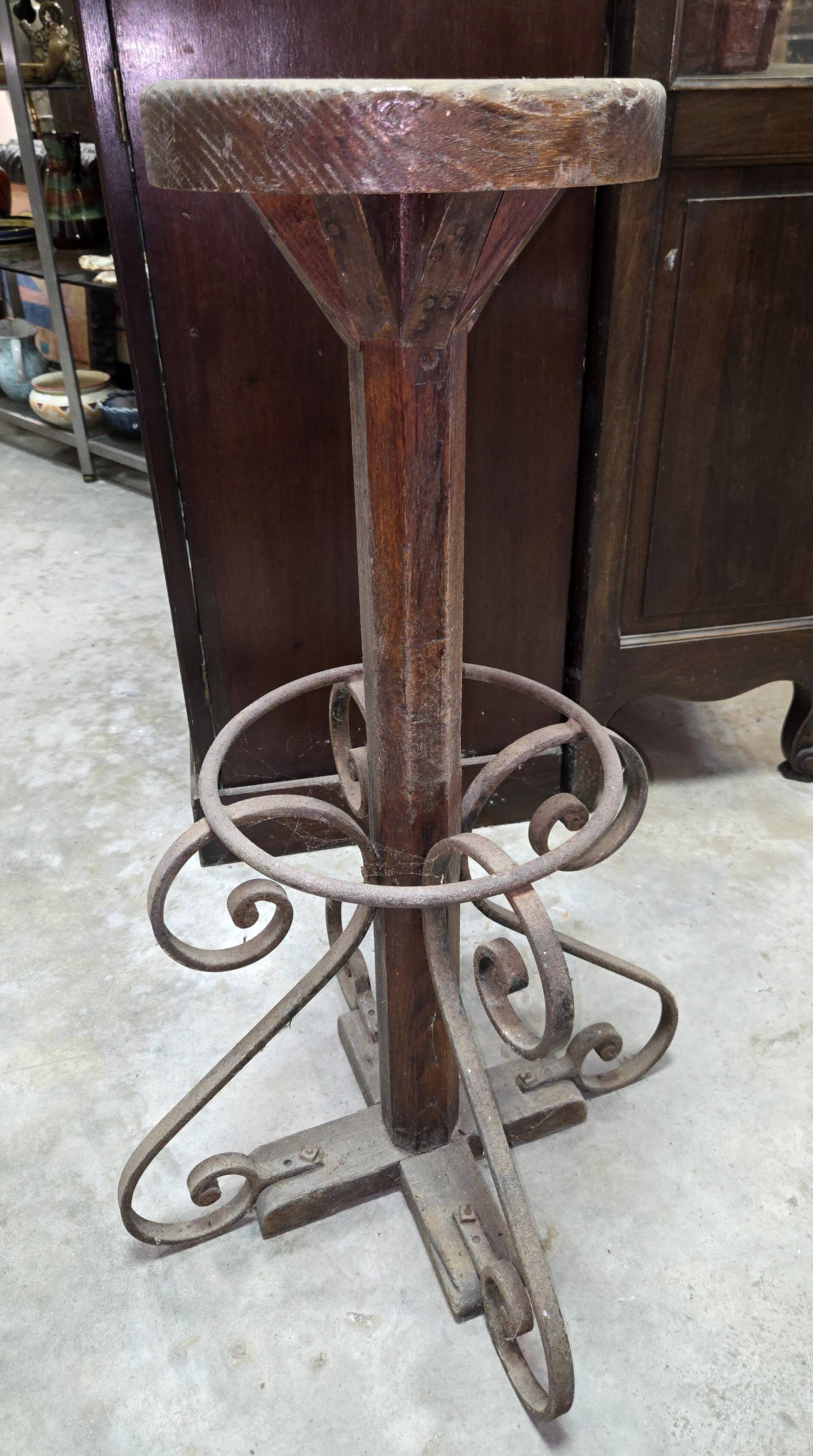 Tabouret d’atelier ancien bois et fer forgé – H 82 cm