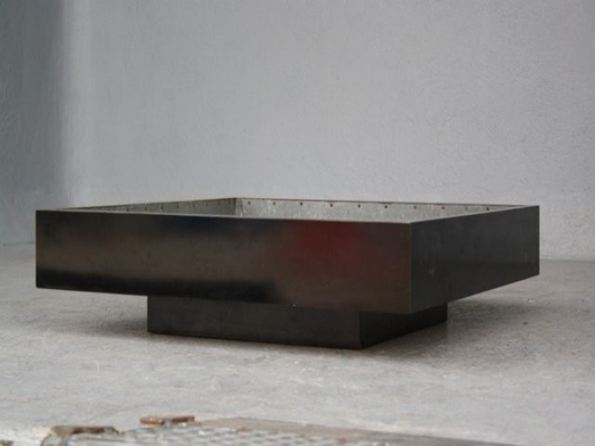Jardinière en bois laqué noir design 1970