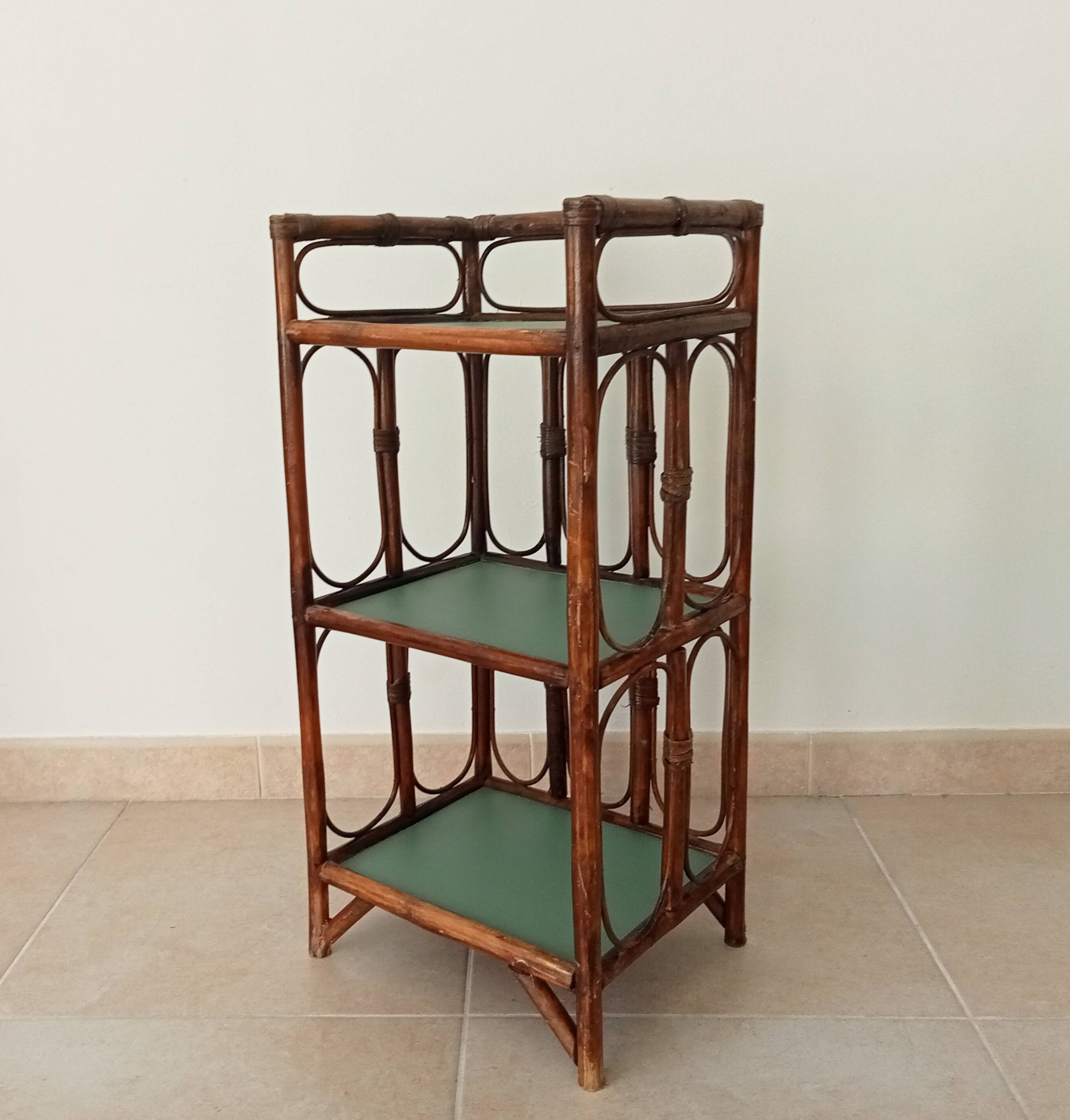 Vintage standing shelf in bamboo and rattan 60s/70s