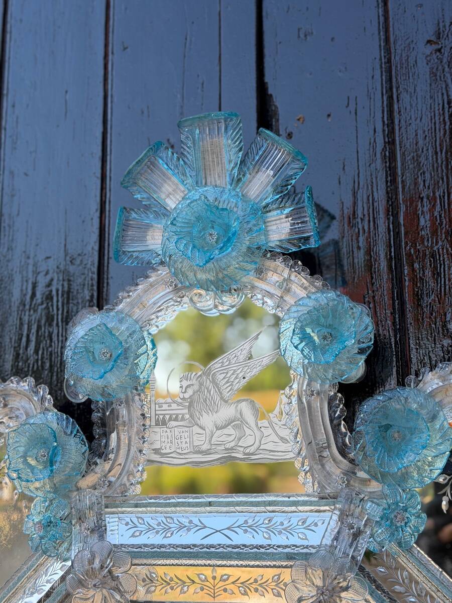 Venetian mirror in colourless and blue Murano glass, circa 1930.