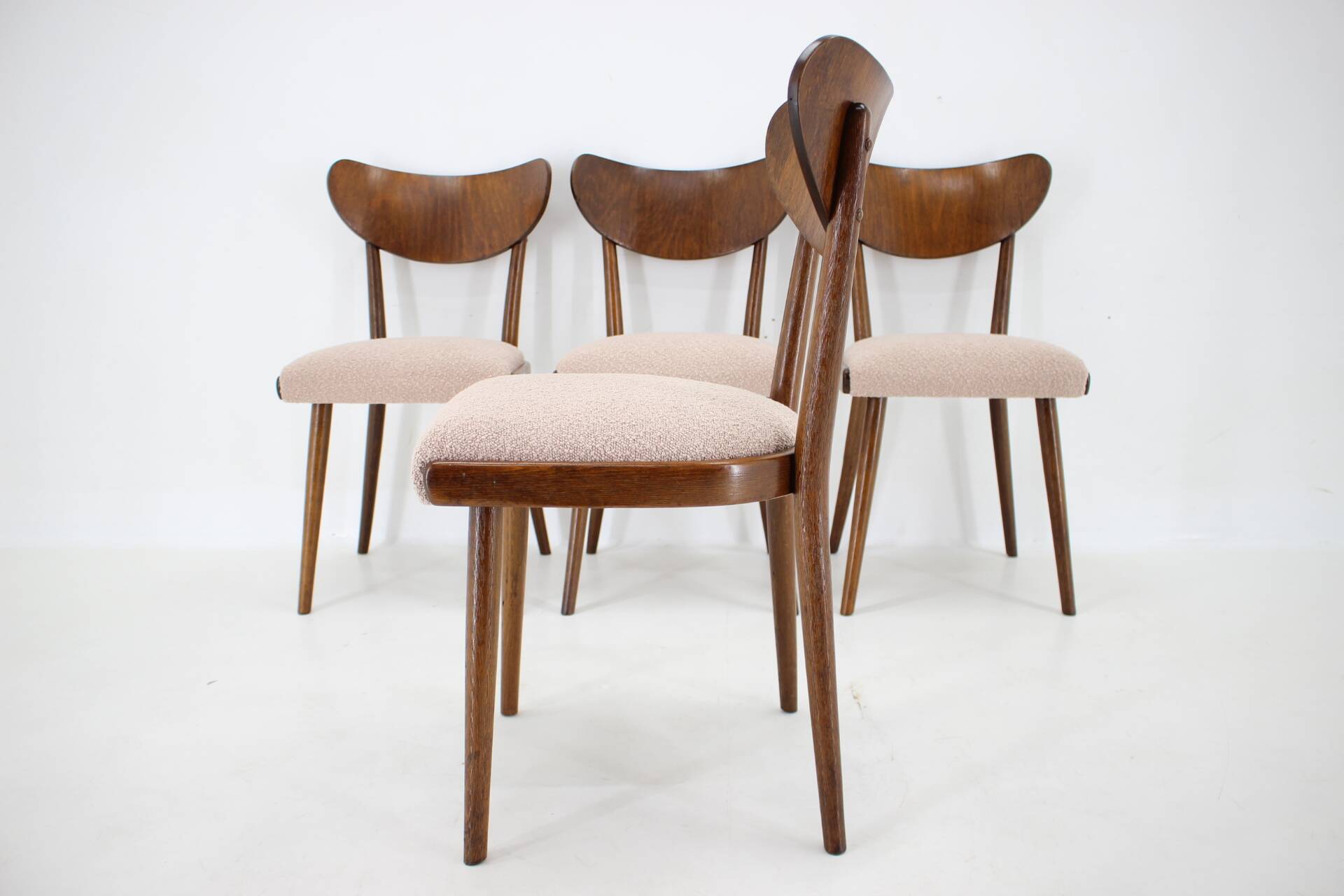 Ensemble de quatre chaises de salle à manger en hêtre restaurées des années 1950, Tchécoslovaquie