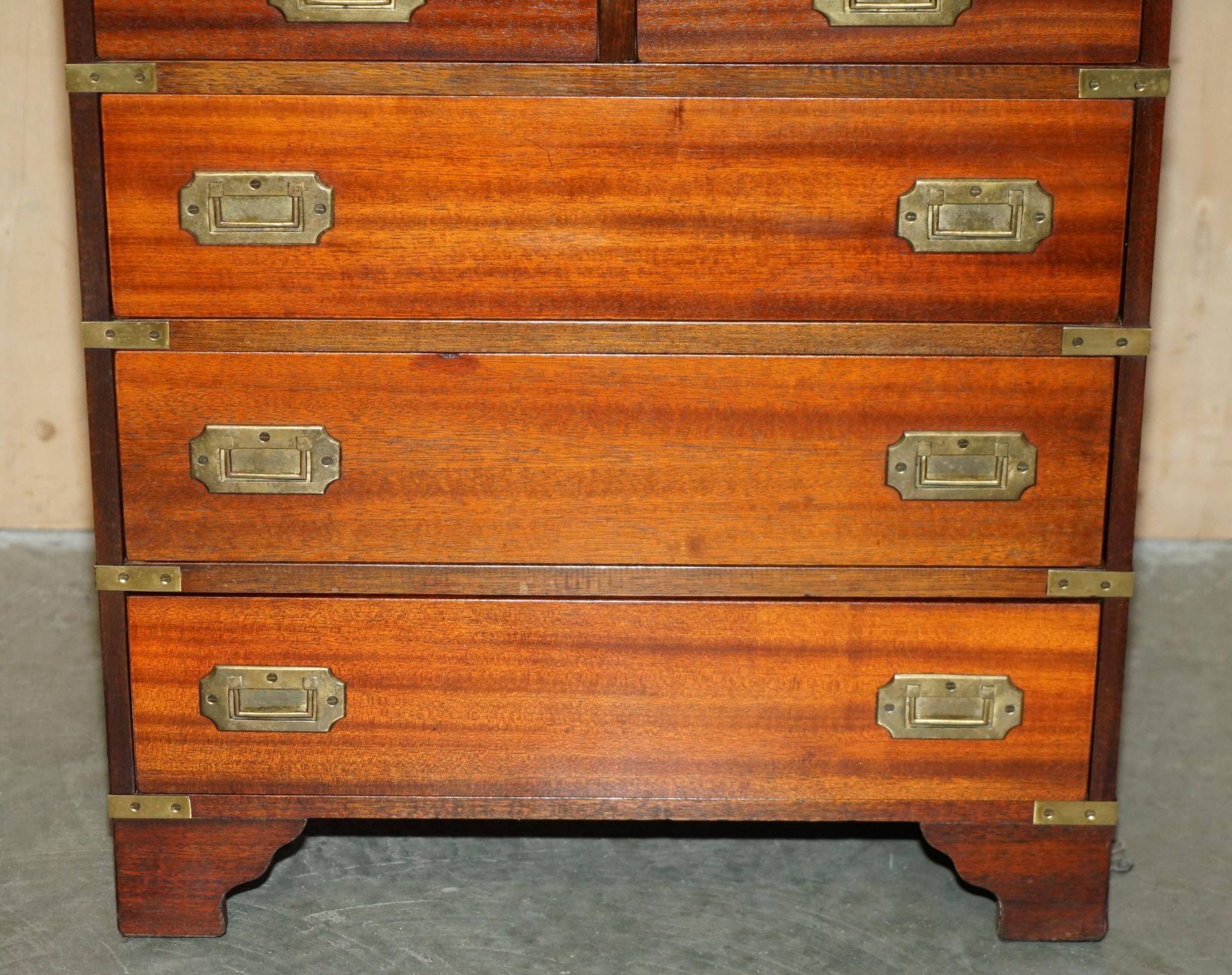 Commode militaire vintage avec plateau coulissant et dessus extensible