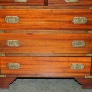 Commode militaire vintage avec plateau coulissant et dessus extensible