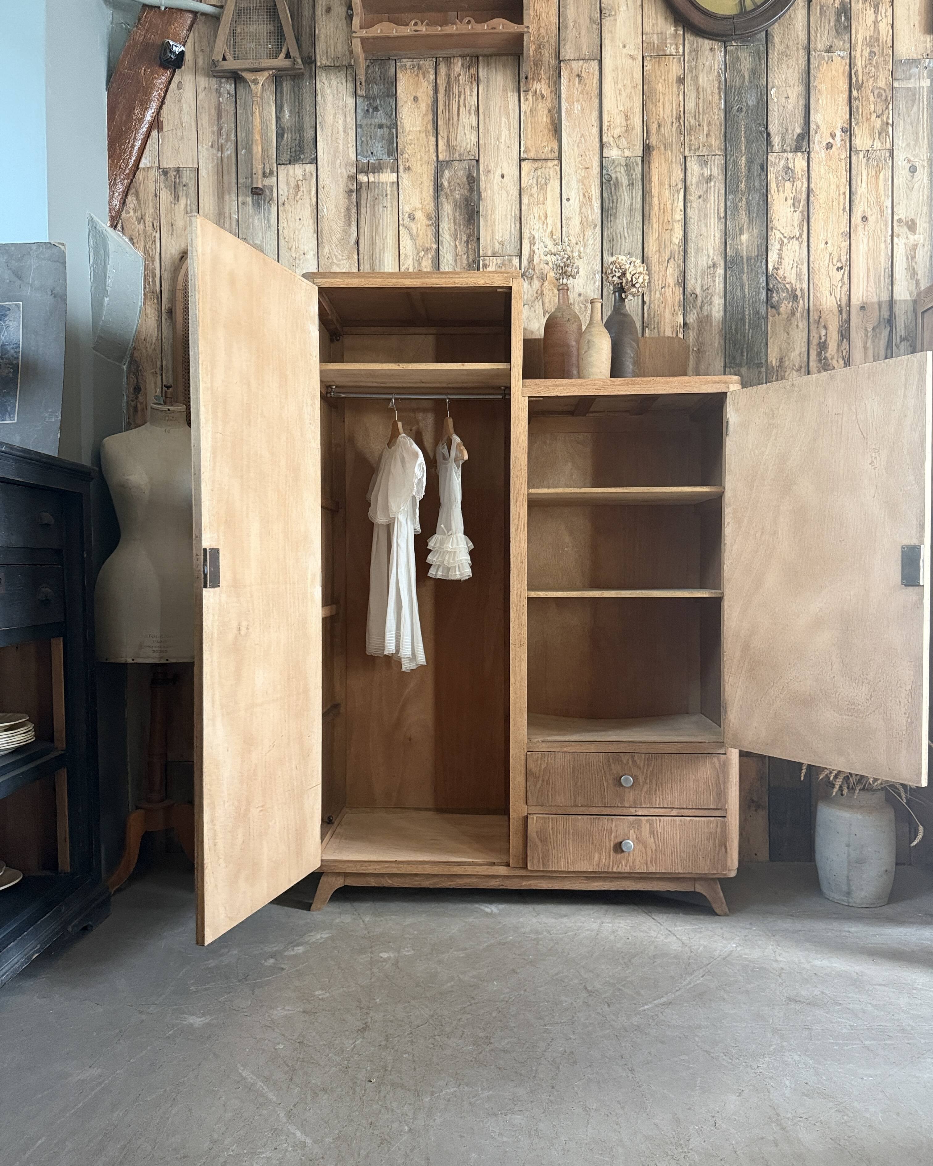 Armoire asymétrique art déco en chêne (restaurée)