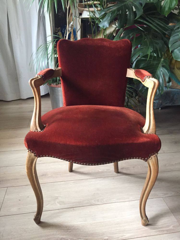 "The Kiss to the Queen" game table and its 4 Bridge chairs