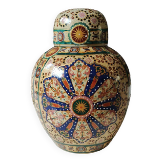 Large Potiche/Lidded Vase/Tea Pot, Asian/Japanese Satsuma Ginger. Ball shape. Decor Floral medallions. Dim 33 x 23 cm