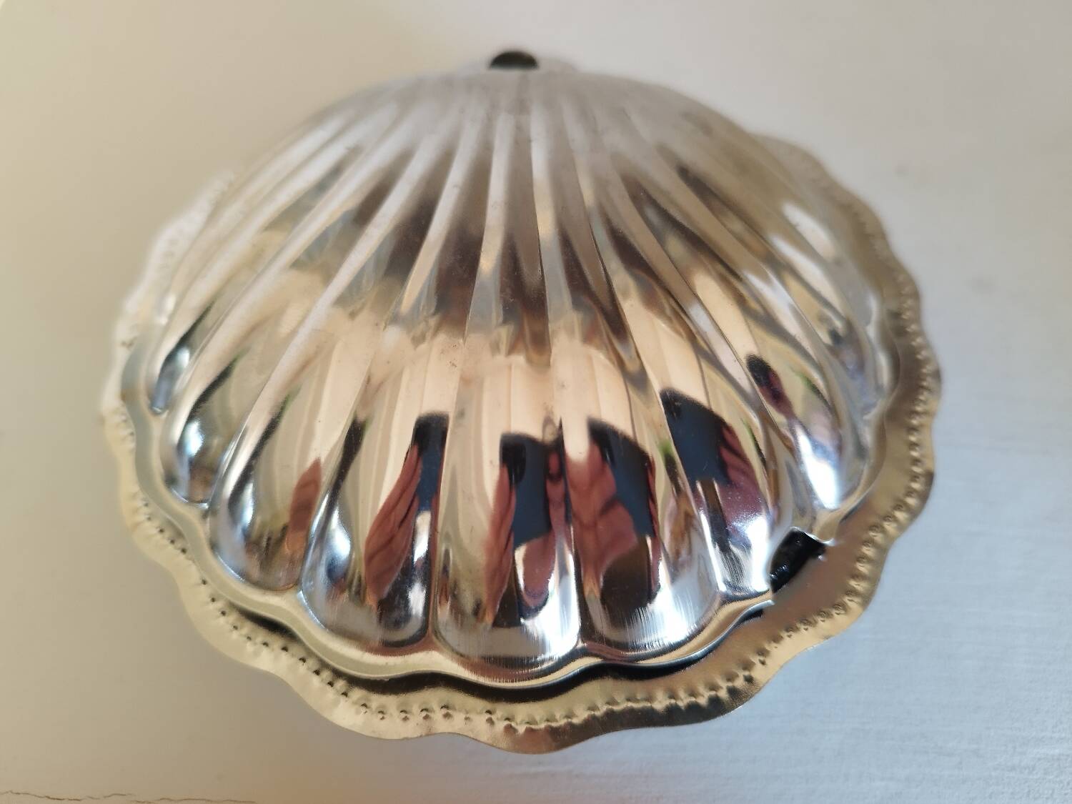 Scallop butter dish