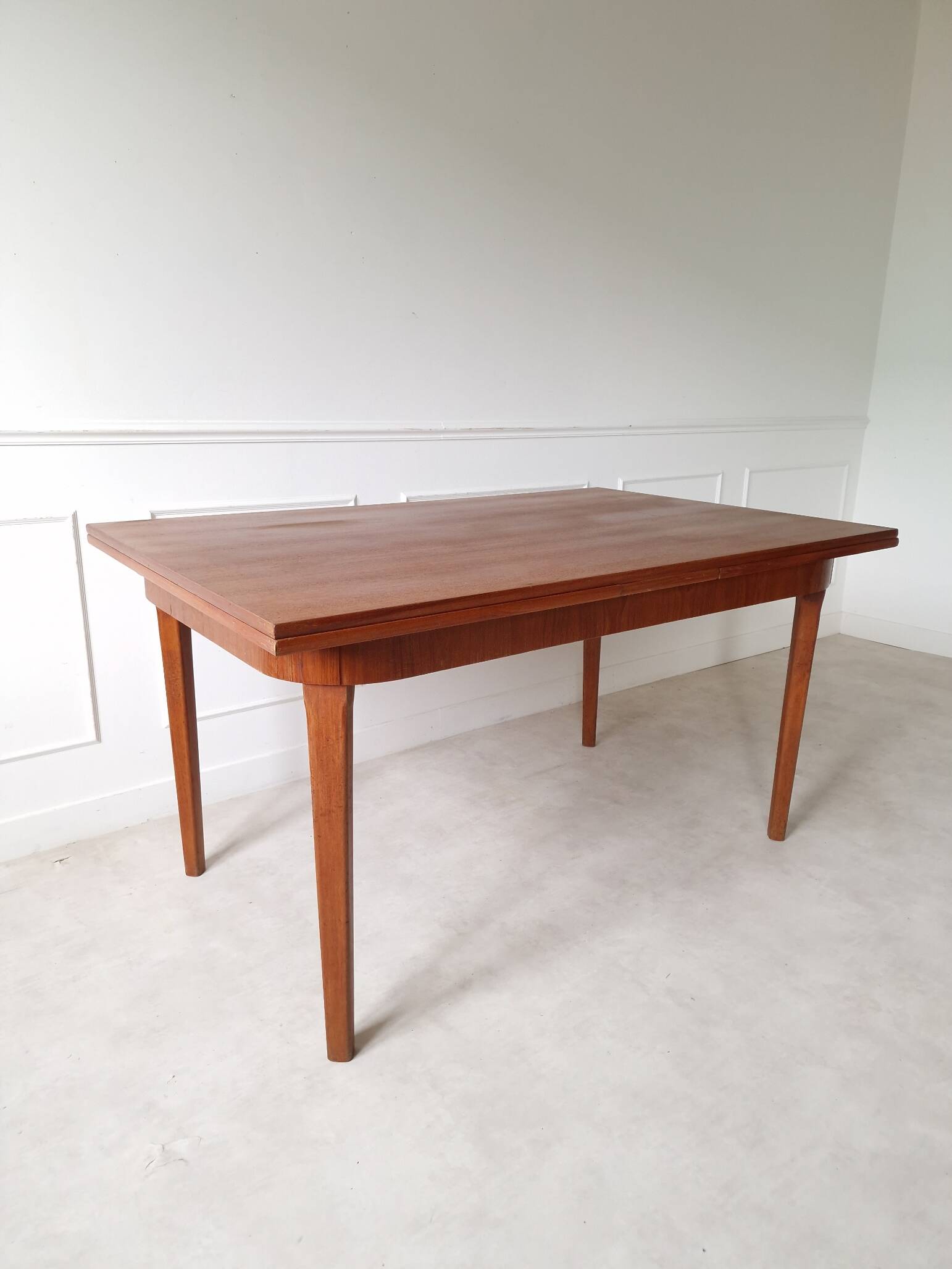 Scandinavian table