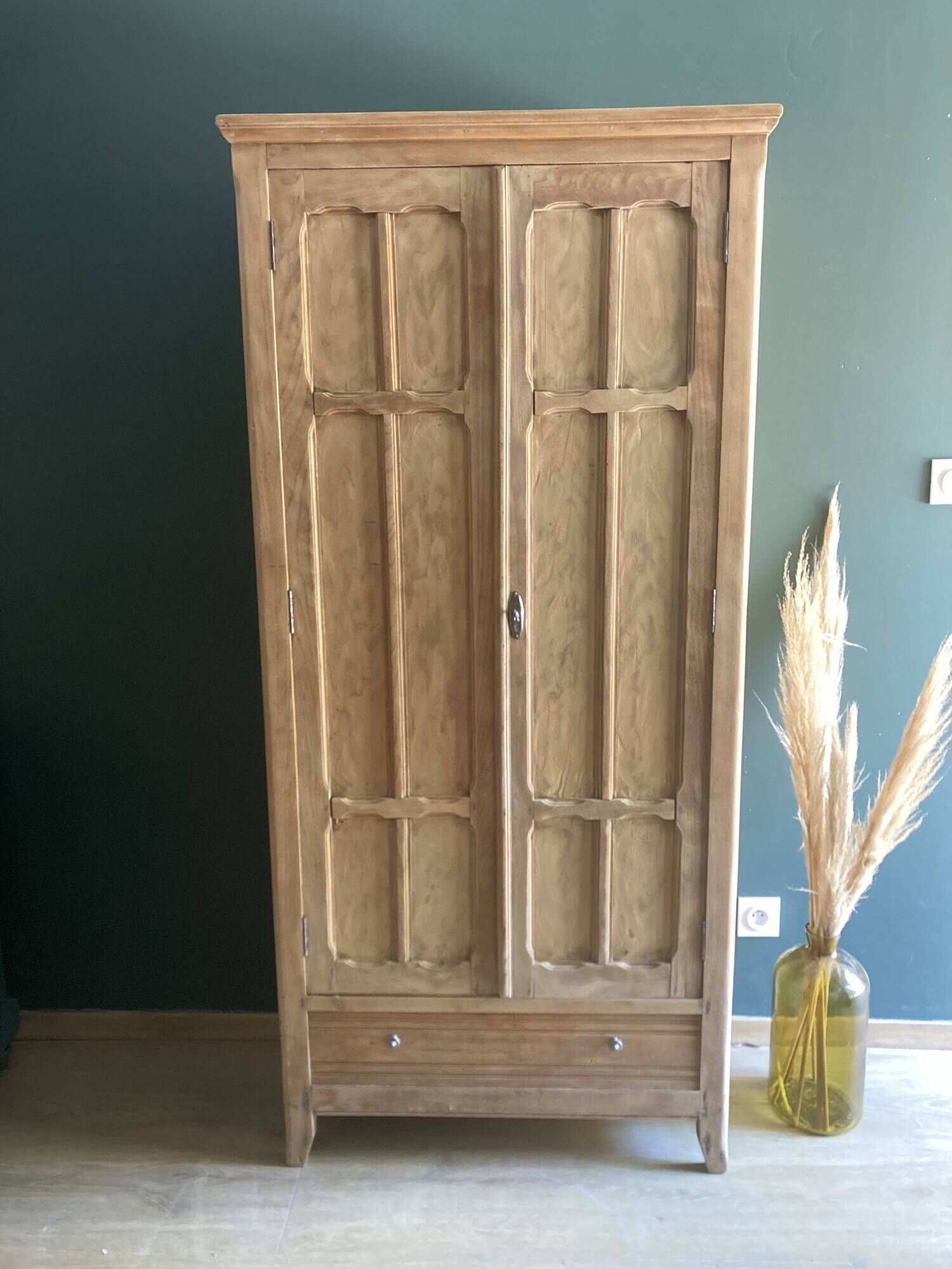 Armoire parisienne
