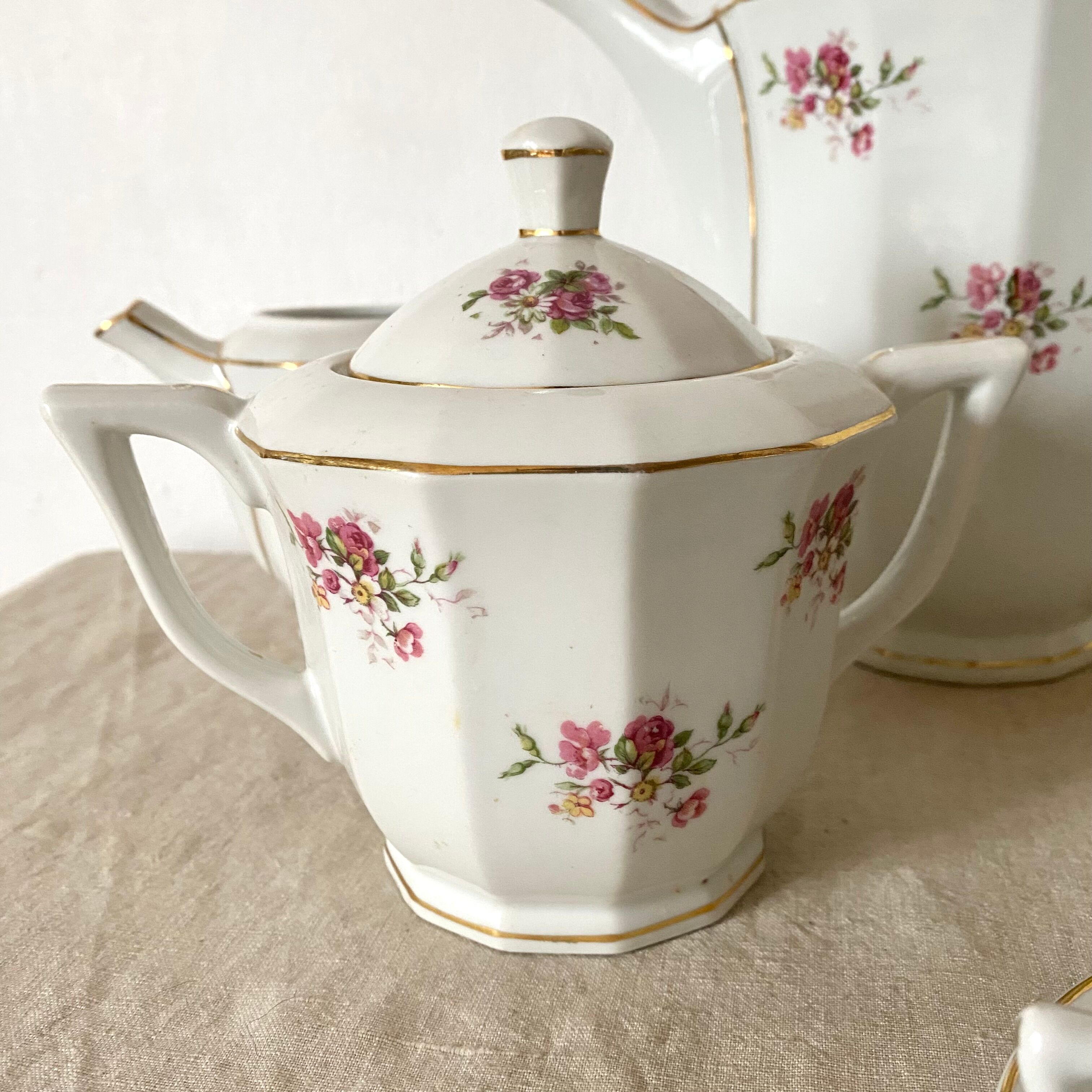 Antique tea set in Chauvigny porcelain