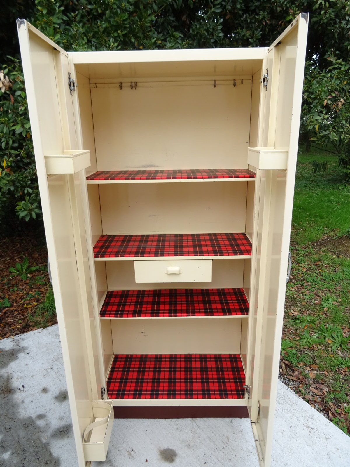 Manufrance metal cabinet