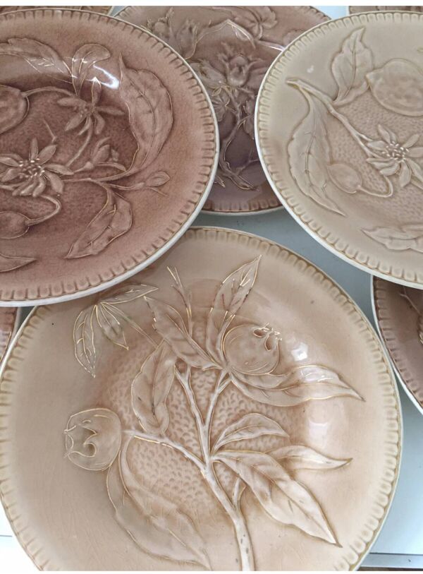 Assiettes à dessert Longchamps Barbotine Terre de Fer fruits Noisettes