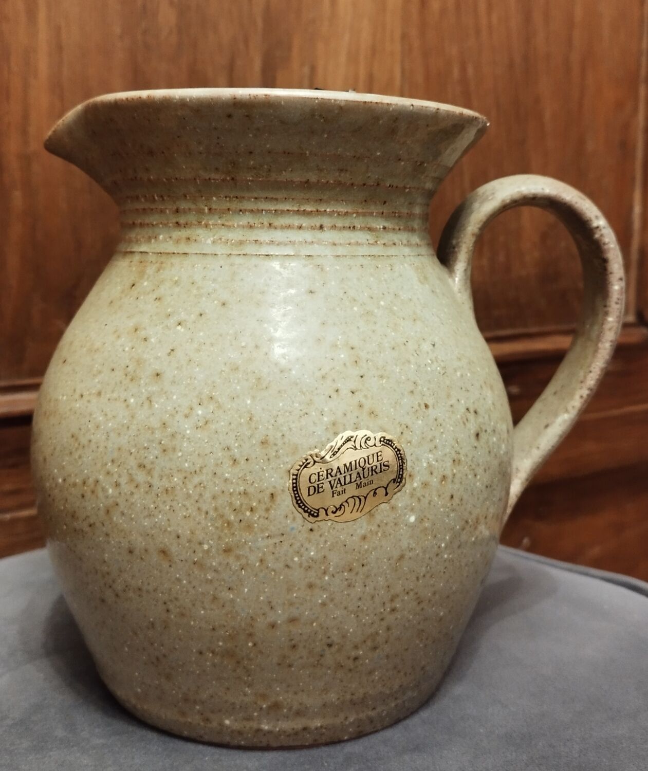 Pichet beige Vallauris fait main
