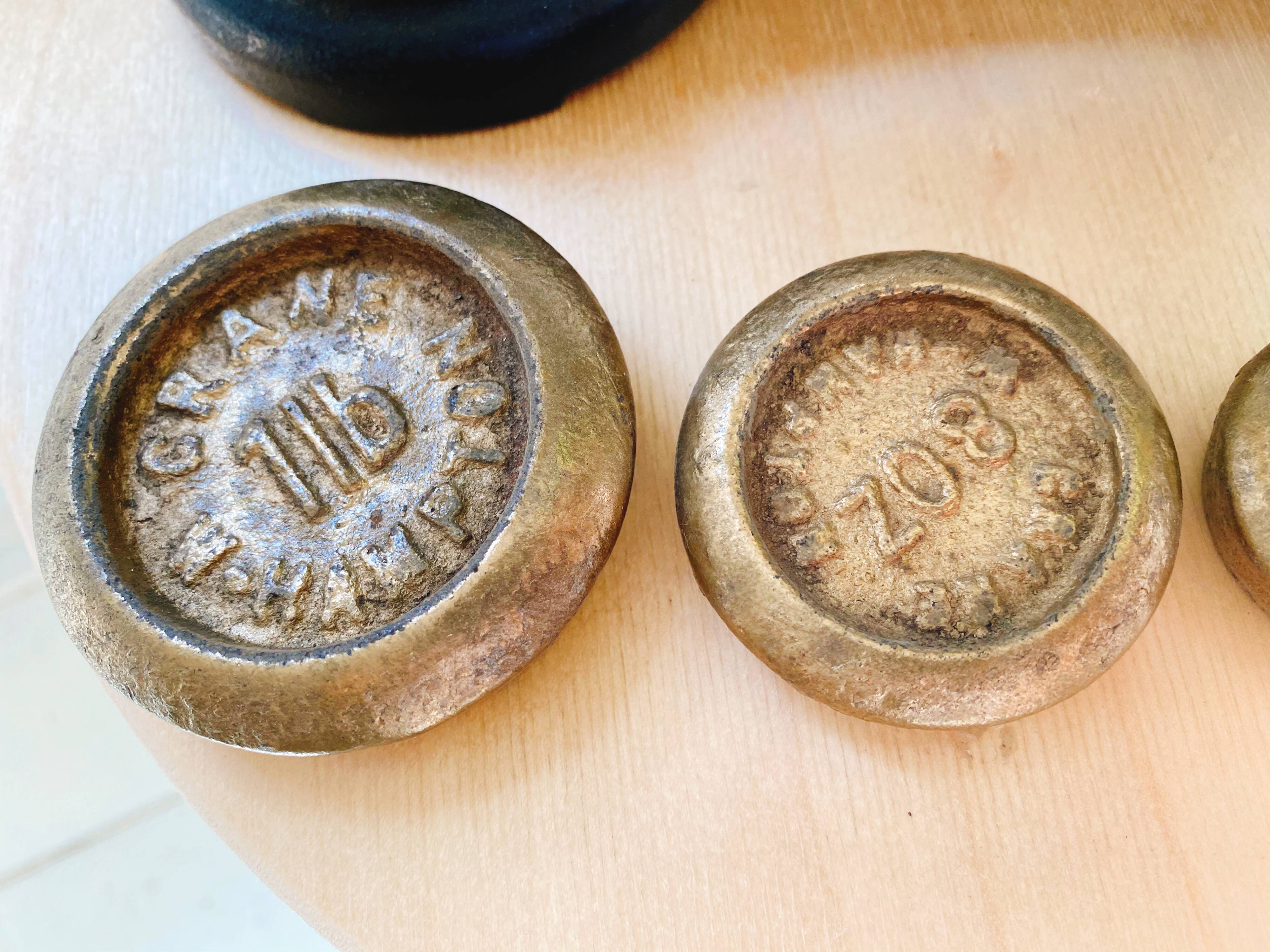English scale and its weights