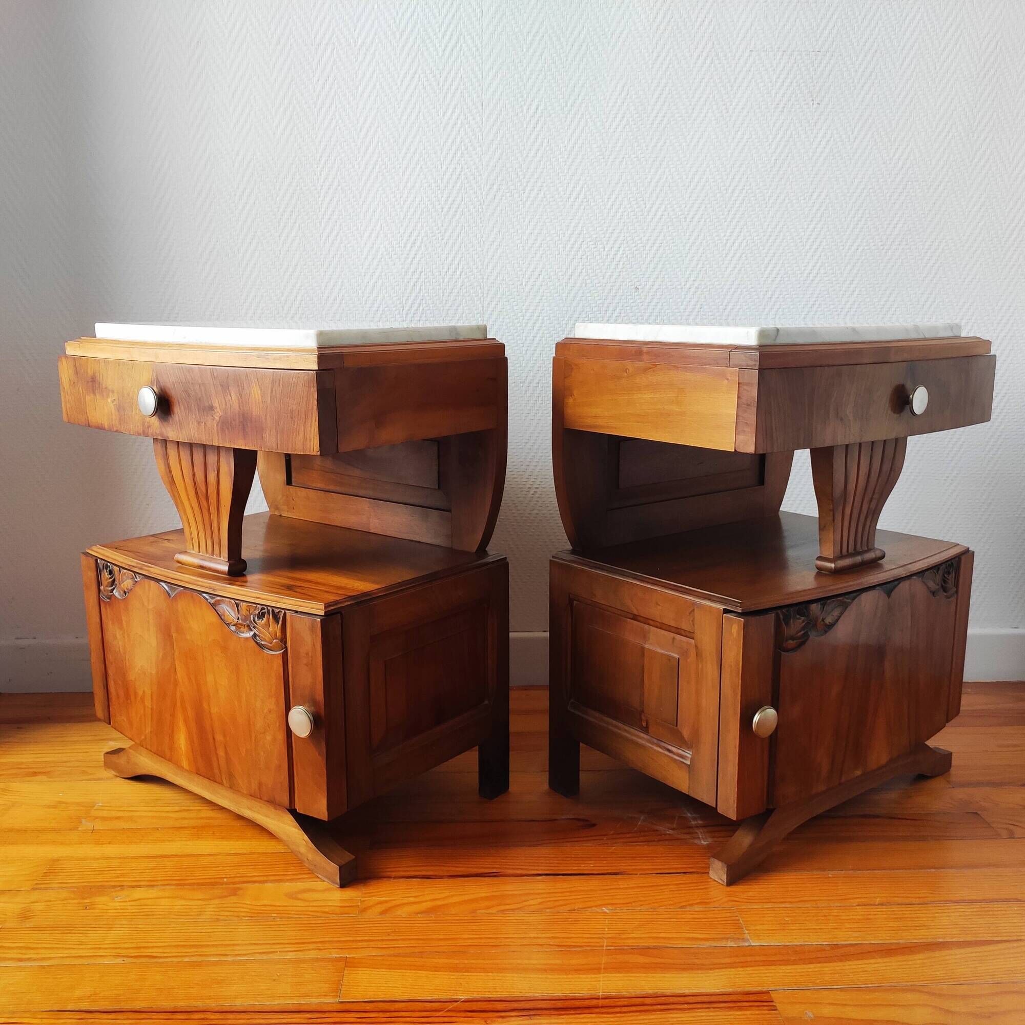 Paire de tables de chevet en noyer blond, Art déco 1940
