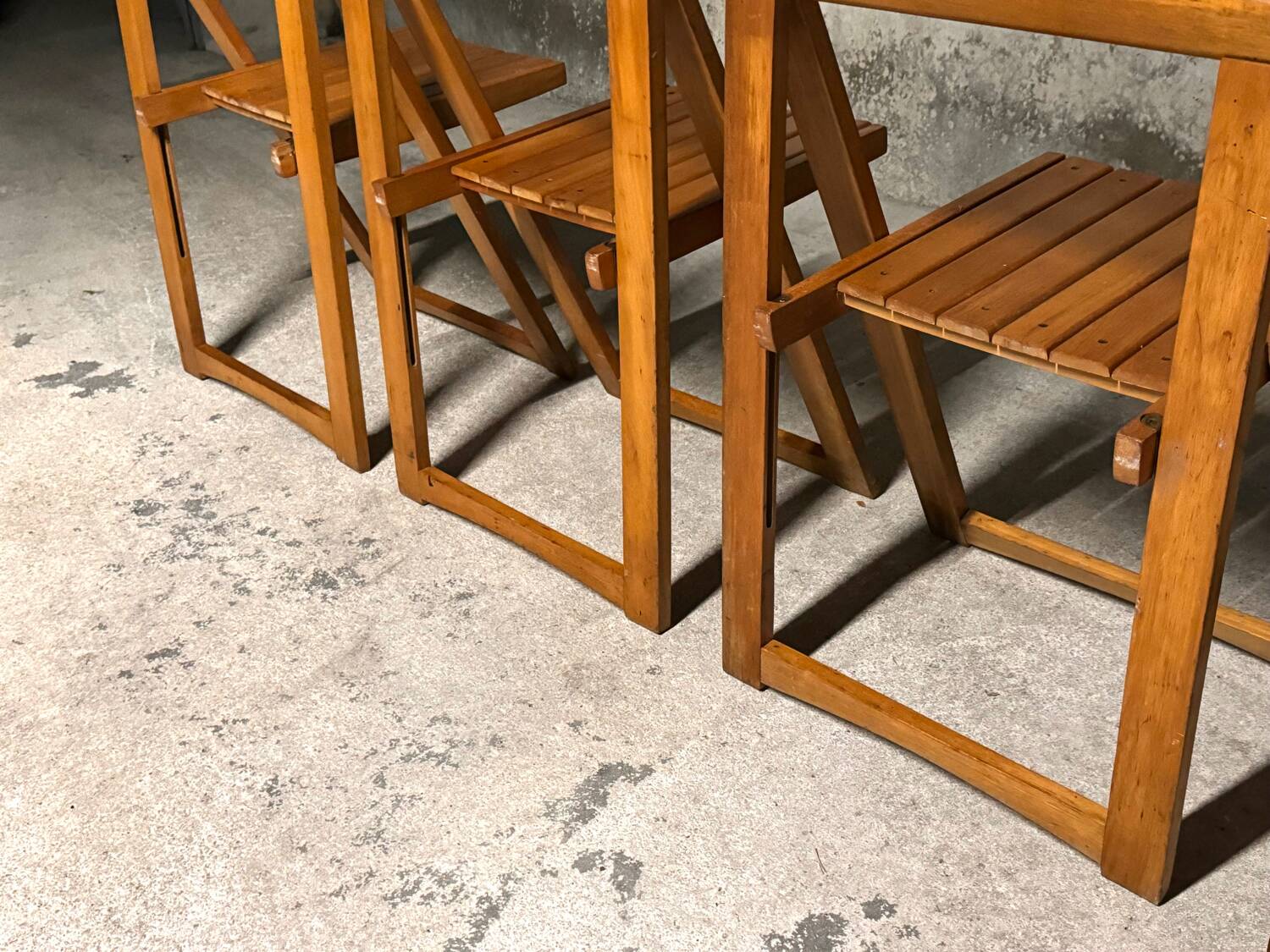 04 folding chairs 1970s