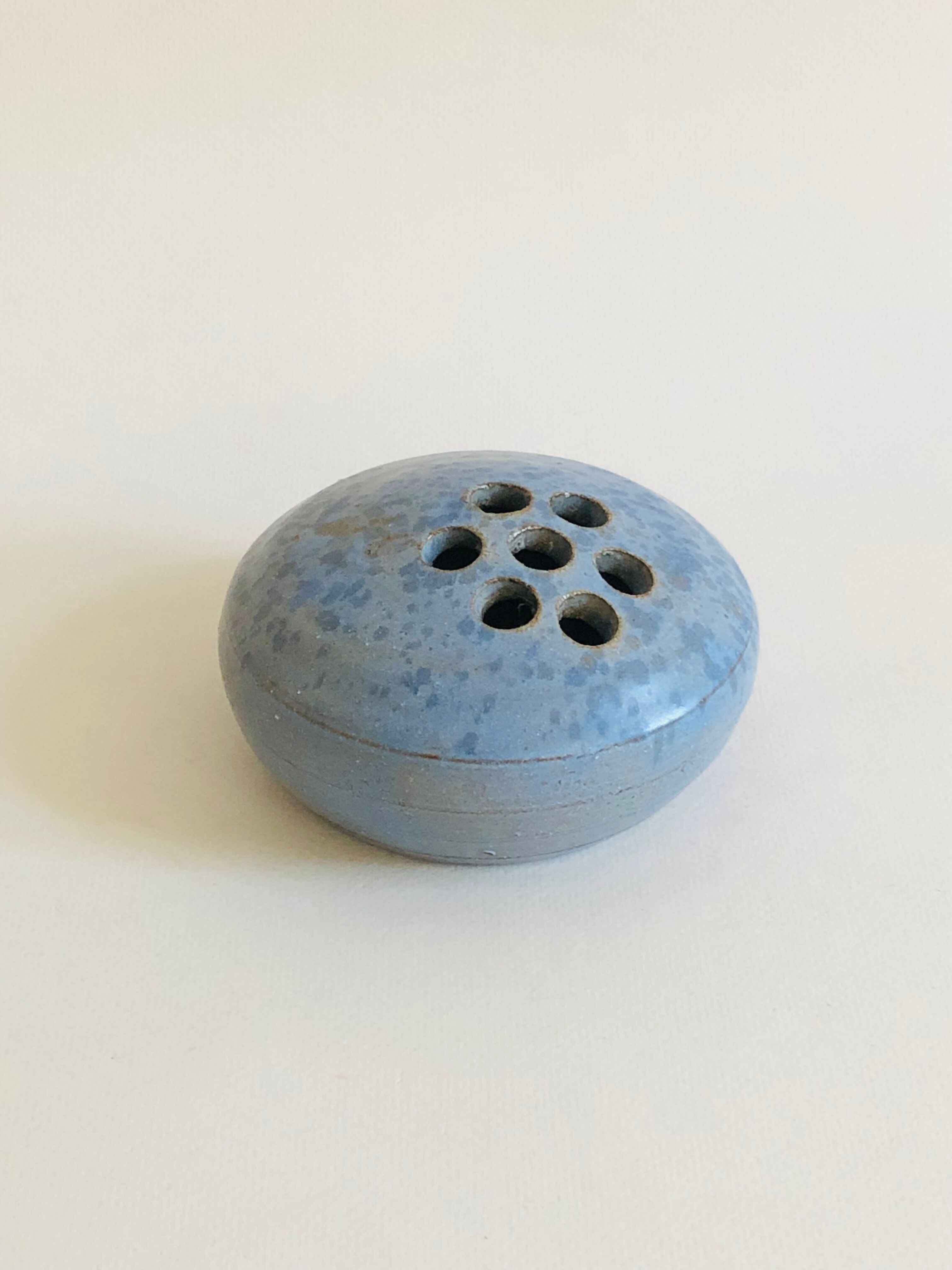 Vase pique-fleurs vintage en grès