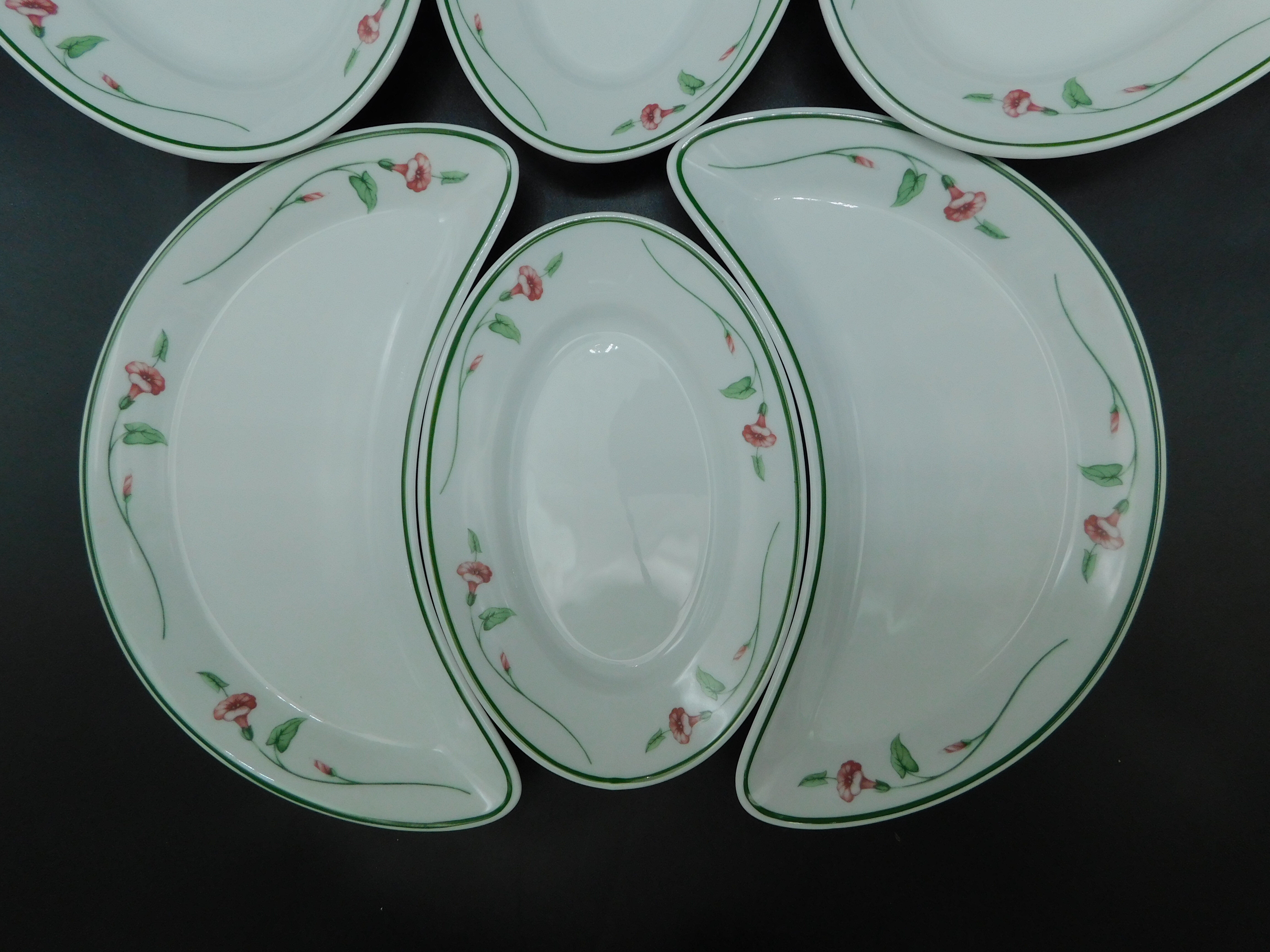 6 Pillivuyt serving dishes decorated with Liserons