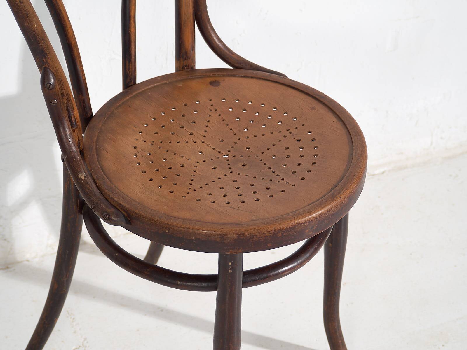 Antique Thonet Chairs No. 18 (c.1930). Set of 4 pieces #10