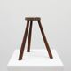 Tabouret tripode brutaliste français en chêne massif et métal, années 1850