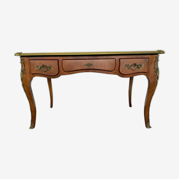 Bureau d'apparat de style Louis XV Dessus de cuir rouge XX siècle